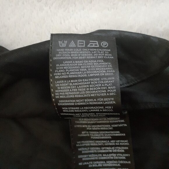 Guess Women's Size Small Black Sleeveless Button Up Top - Picture 10 of 13